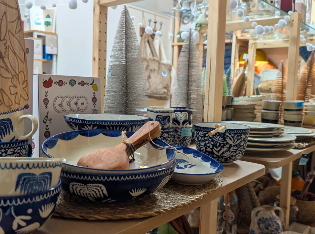 Vaisselle bleu chez Casa Cosy La Ciotat